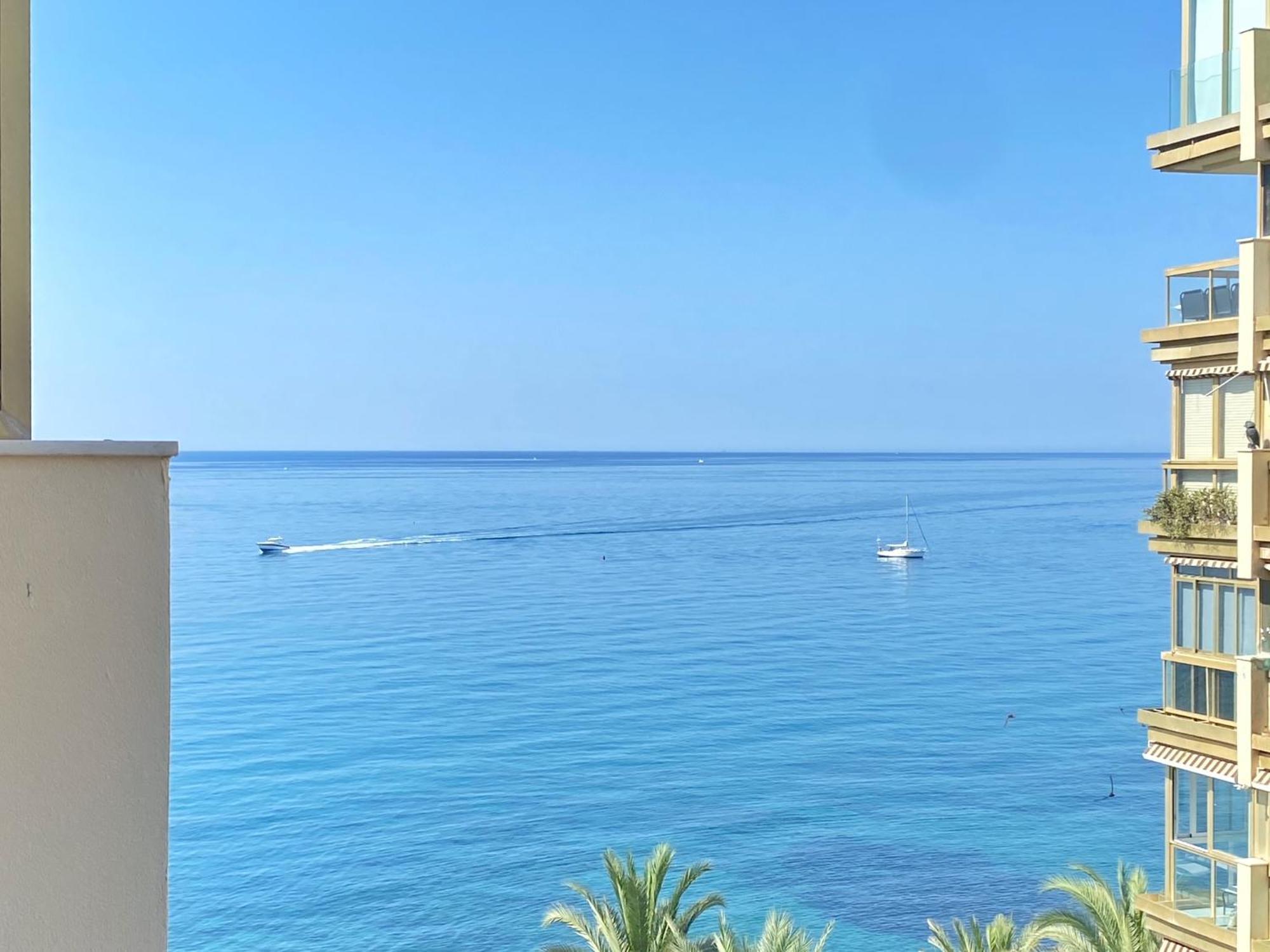 Beachfront Bliss, On The Promenade - Eaw Homes Appartamento Marbella